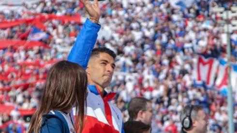 Luis Suárez llegó a Uruguay y ya tuvo un gran detalle con un famoso colombiano