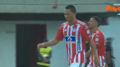 Carlos Bacca mostró su categoría y se mandó su primer golazo con el Junior