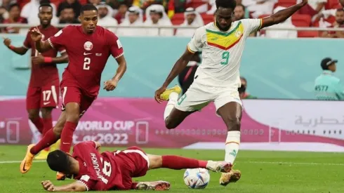 Qatar marcó primer gol en un Mundial, pero no le alcanzó y perdió con Senegal