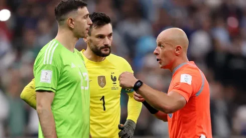 Qué frío: el pálido saludo entre Lloris y 'Dibu' tras la final de Qatar 2022