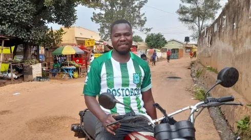 La historia de un hombre en Uganda con la camiseta de Atlético Nacional