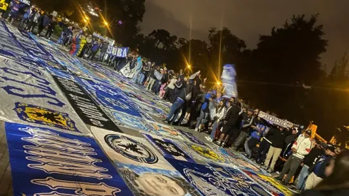 Así fue el impresionante banderazo de la hinchada de Millonarios en Ecuador