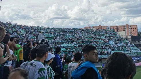 Monumental acompañamiento de la hinchada de Atlético Nacional en Envigado