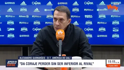 Alexandre Guimaraes en rueda de prensa tras la derrota de América ante Millonarios en Bogotá.
