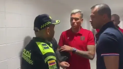 Así fue el momento cuando la policía quiso multar a Juan Portilla de América de Cali