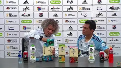 Así fue el gracioso momento entre Alberto Gamero y David Silva por un ron