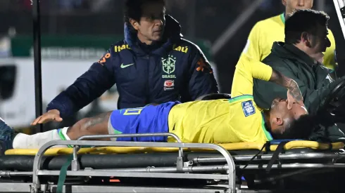 Según la información oficial, Neymar sufre rotura de ligamento cruzado y se habla de 8 – 9 meses de baja.

