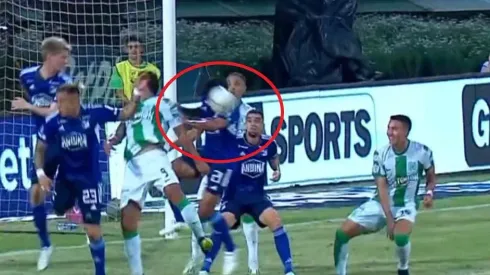 Acción de juego en el partido entre Atlético Nacional y Millonarios  por la fecha 1 del cuadrangular B de la Liga Colombiana.
