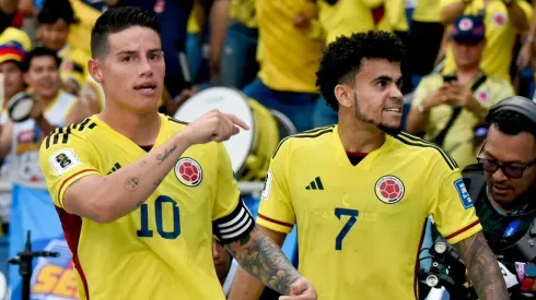 James Rodríguez y Luis Díaz, festejando el gol de la Selección Colombia.
