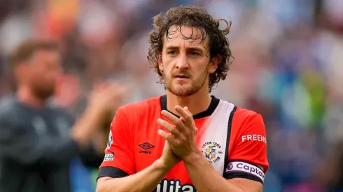 Tom Lockyer, capitán del Luton Town en la Premier League.
