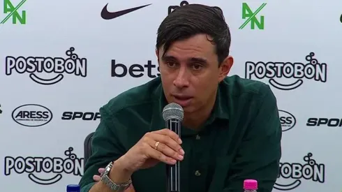 Jhon Bodmer hablando en rueda de prensa, tras juego entre Atlético Nacional vs. Once Caldas.
