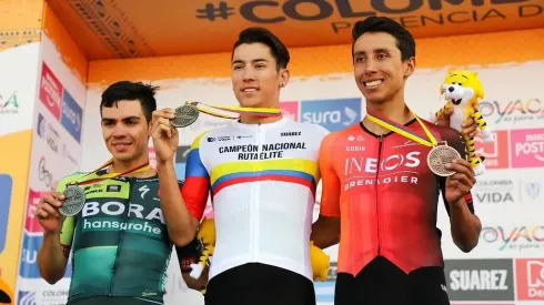 Alejandro Osorio en el podio del campeonato nacional de ruta.
