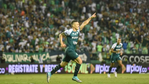 Javier Reina festejando el gol del Deportivo Cali.
