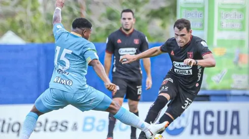 Franco Leys de América de Cali ante Jaguares de Córdoba en Montería.
