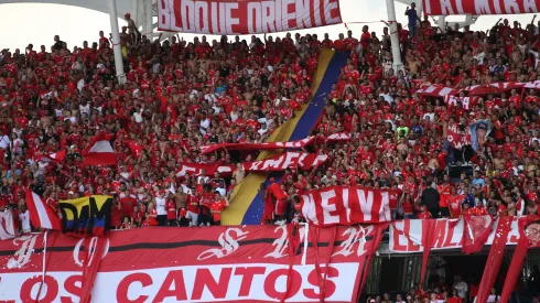 Hinchas de América de Cali ante Junior en la Liga Águila II 2019.
