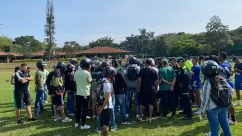 Hinchas del Deportivo Cali ingresaron a entrenamiento e increparon a Jaime de la Pava