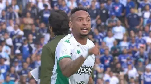 Jarlan Barrera reclamando el penal para el Deportivo Cali ante Millonarios.
