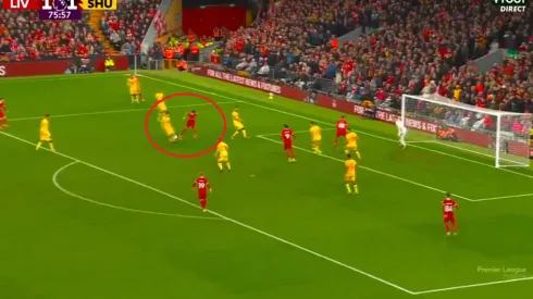 La atípica asistencia de Luis Díaz para el gol que ilusiona al Liverpool con el título