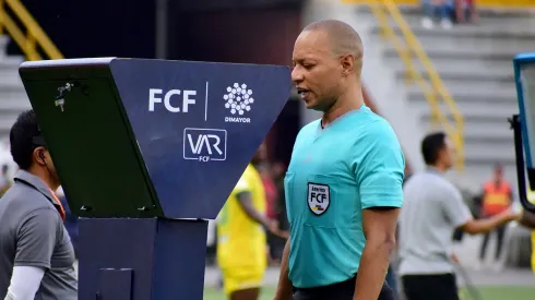 Nolberto Ararat, uno de los árbitros más polémicos del fútbol colombiano.
