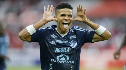 José Enamorado festejando su gol con Junior ante la Liga de Quito.
