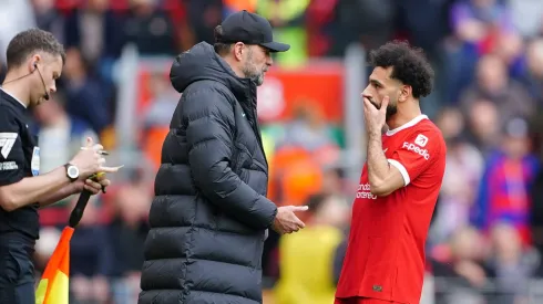Jürgen Klopp y Mohamed Salah con Liverpool por la Premier League.
