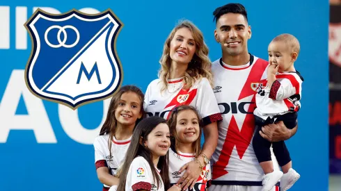 Radamel Falcao con su familia en su presentación con el Rayo Vallecano.
