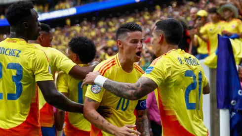 Jugadores de la Selección Colombia festejando el gol ante Paraguay.
