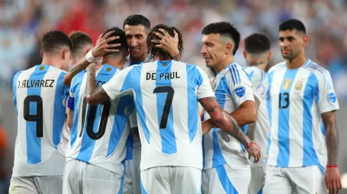 Lionel Messi con varios compañeros de la Selección Argentina.
