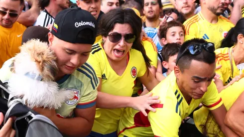 Hinchas entrando al estadio Hard Rock, de Miami.
