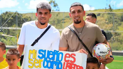 Antes de volver a Inglaterra, los dos jugadores de la Selección Colombia hicieron actos benéficos en Medellín.
