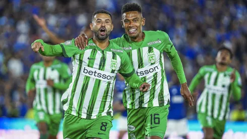 Edwin Cardona, de Atlético Nacional, celebra después de anotar el segundo gol de su equipo durante el partido de la fecha 6 ante Millonarios.
