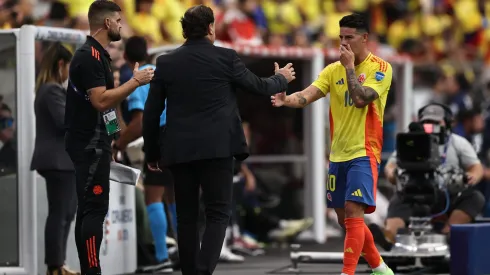 GLENDALE, ARIZONA – JUNE 28: James Rodriguez of Colombia salutes Nestor Lorenzo, Head Coach of Colombia while he leaves the pitch during the CONMEBOL Copa America 2024 Group D match between Colombia and Costa Rica at State Farm Stadium on June 28, 2024 in Glendale, Arizona. (Photo by Omar Vega/Getty Images)
