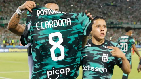 Edwin Cardona y Keviin Parra celebran el gol de Atlético Nacional.
