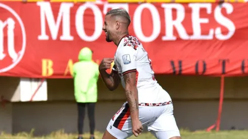 Rodrigo Holgado celebra el gol ante Patriotas.
