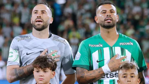 David Ospina y Edwin Cardona de Atlético Nacional ante La Equidad por la fecha 9 de la Liga BetPlay DIMAYOR II 2024.
