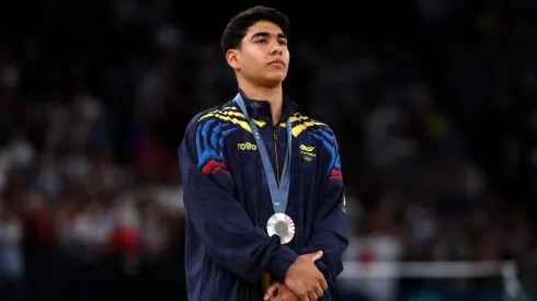 Ángel Barajas de Colombia con la medalla de plata en París 2024.
