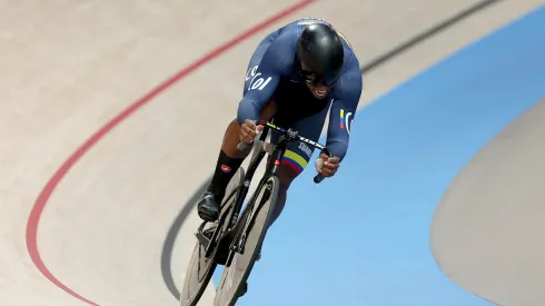 Kevin Quintero, clasificado a los cuartos de final del Keirin en el ciclismo de pista en París 2024.
