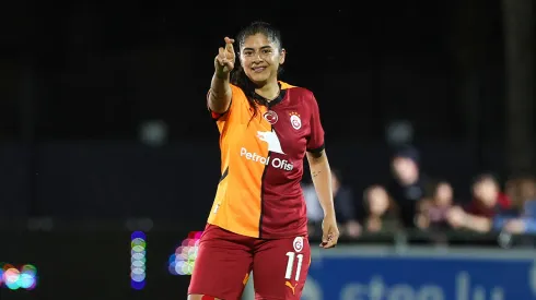 Catalina Usme festeja su primer gol en la Champions League femenina.
