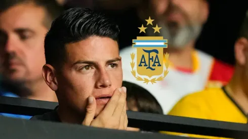 James Rodríguez y el escudo de la AFA.
