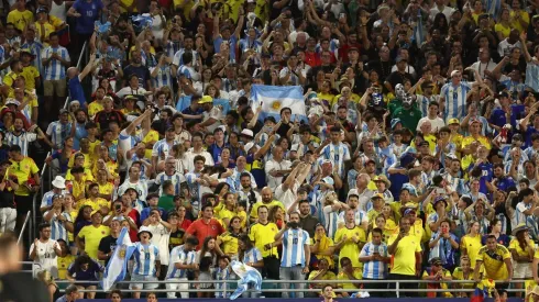 Hinchas de la Selección Colombia y Argentina.
