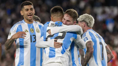 Jugadores de Argentina festejando ante Chile por la Eliminatoria.
