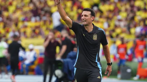 Lionel Scaloni de Argentina ante Colombia.
