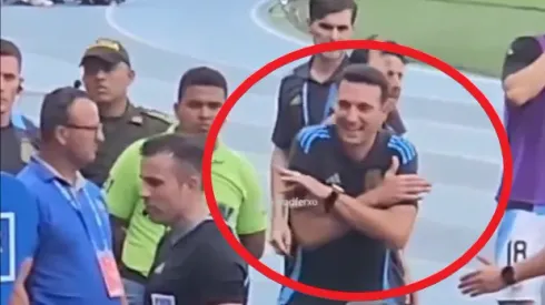 Publican video de la reacción de Scaloni cuando el árbitro pitó el penal después de revisar el VAR