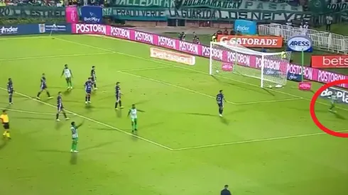 Tremendo error del arquero de Alianza que terminó en gol de Atlético Nacional