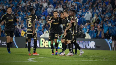 Jugadores de Millonarios celebrando el gol ante Envigado.
