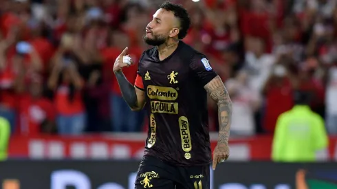 Duván Vergara del América de Cali celebra ante Deportivo Cali.
