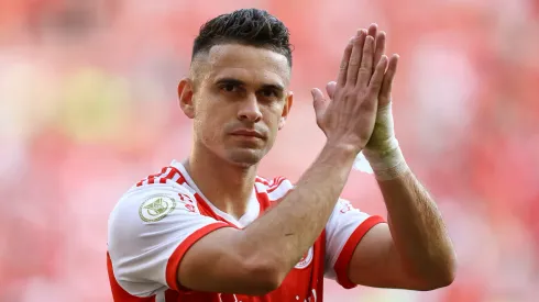 Rafael Santos Borré durante el clásico Grenal en Brasil.
