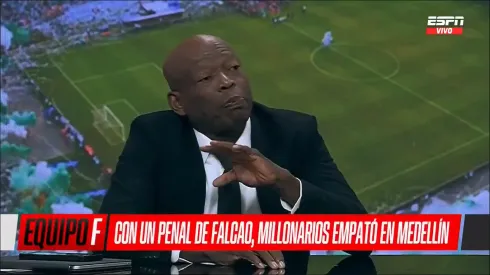 El Tino Asprilla explotó en televisión por el penal a Falcao