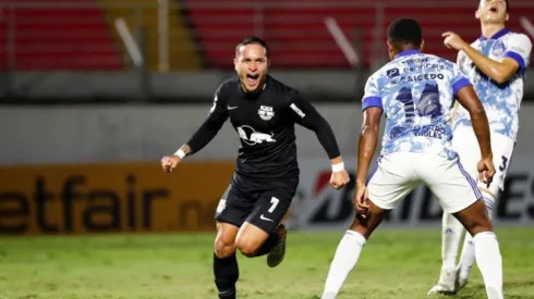 Emelec cae en Brasil pero aún es líder de su grupo