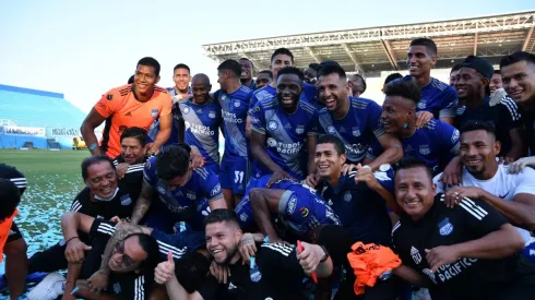 (VIDEO) El recibimiento de los hinchas de Emelec tras llegar a la final de la LigaPro